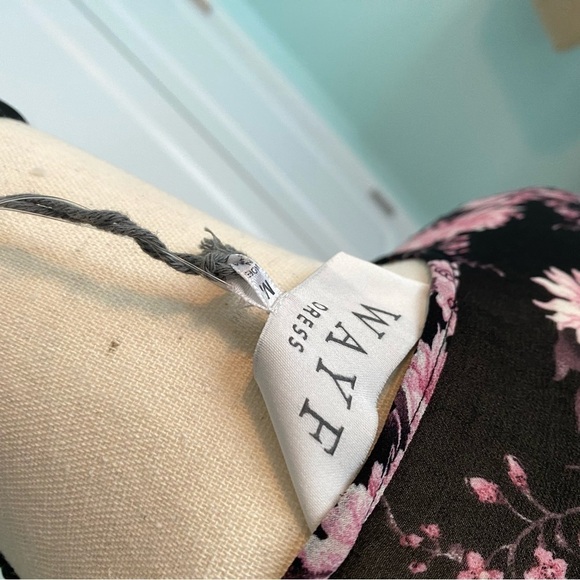 Wayf Black Floral Wrap Dress NWT Ruffle Back Sz M - Picture 4 of 13